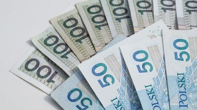 Weszły do mieszkania starszej kobiety i ukradły 2 tysiące złotych!&#8230;