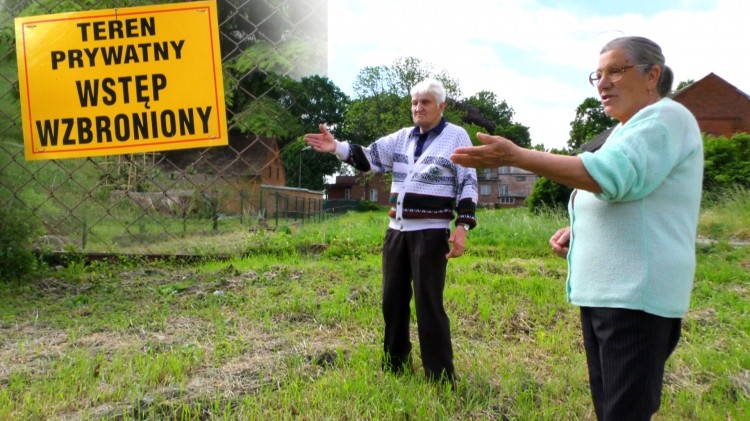 Sąsiedzi zagrodzili im dojście do domu. Małżeństwo ze Stogów musi&#8230;