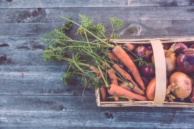 Warzywa korzeniowe – dlaczego warto je jeść jesienią