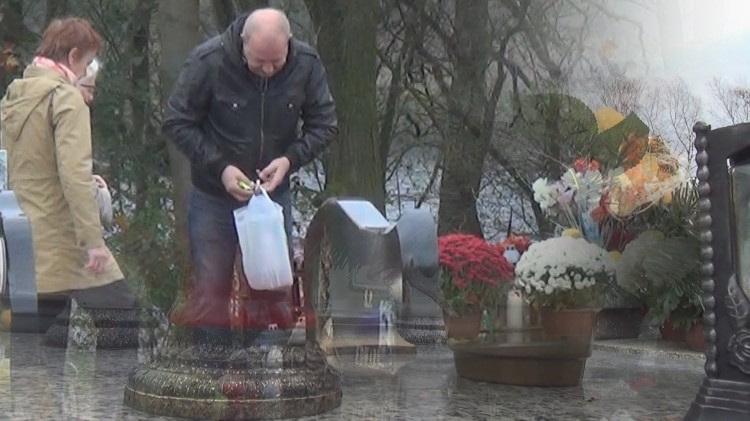 Sztumianie modlili się na grobach bliskich. Chwile ciszy i skupienia&#8230;
