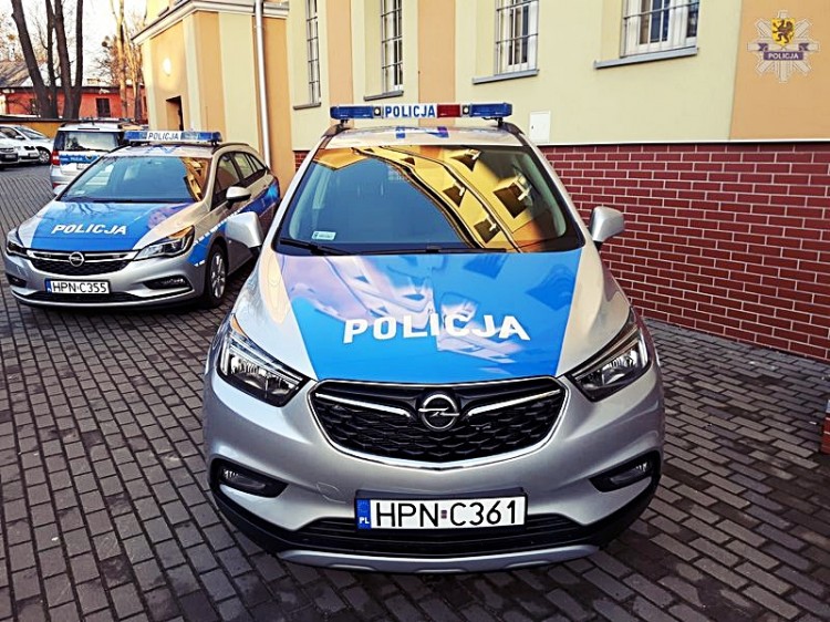 Dwa nowe radiowozy dla dzierzgońskich policjantów - 26.12.2017