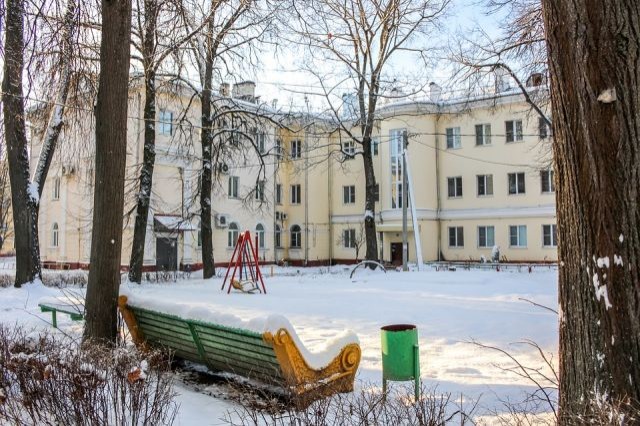 Oficer dyżurny z Pasłęka pomógł starszej kobiecie. Groziło jej wyziębienie&#8230;