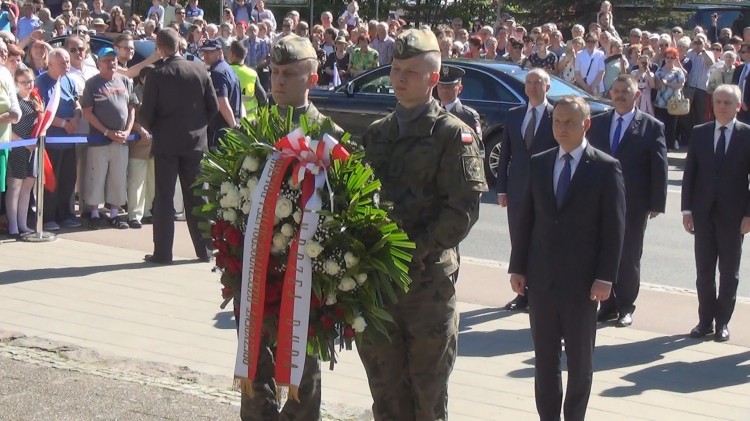Prezydent Andrzej Duda złożył kwiaty pod Pomnikiem Rodła. Na zamku&#8230;