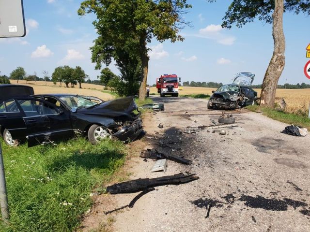 Zderzenie czołowe w miejscowości Pronie. Kierowcy przetransportowani&#8230;