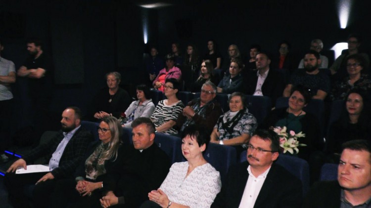 Kino w Stegnie oficjalnie otwarte. Kameralna sala robi wrażenie. 