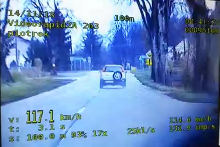 Jechała 117 km/h, „zebrała” 25 punktów i mandaty, a straciła prawo&#8230;