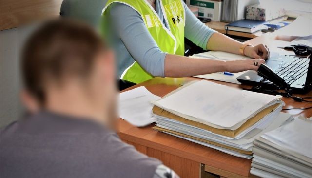 Narkotyki i brak ważnych badań technicznych. 18-latek aresztowany podczas&#8230;