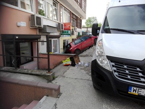 Auto bez kierowcy poruszało się po Jasnej w Malborku.