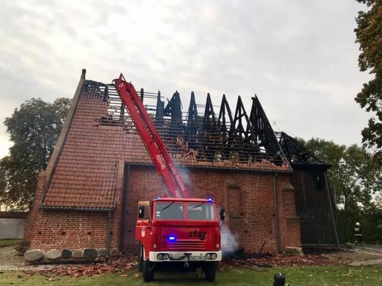 60 strażaków walczyło z żywiołem w Orłowie.