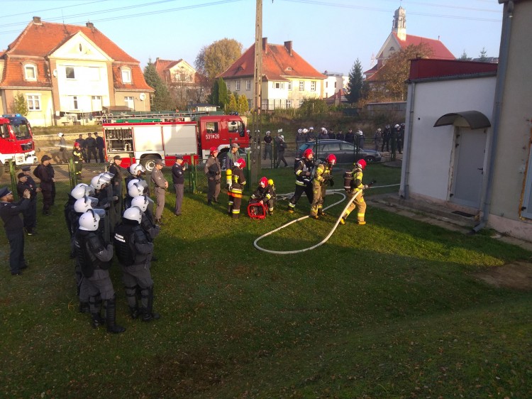 Atak terrorystyczny, ucieczka z Zakładu Karnego w Sztumie i strzelanina.