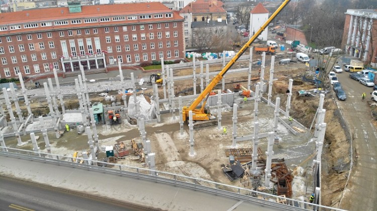 Wiadukt Biskupia Górka - parking coraz bliżej