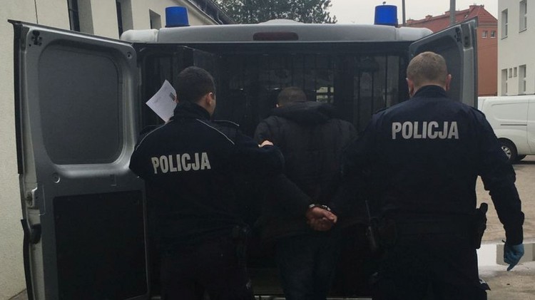 Po liczbie postawionych mu zarzutów nie dziwne, że uciekał przed policjantami.