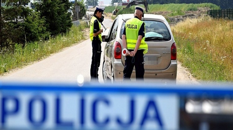 Brawura czy głupota? Jechali ponad 100 km/h w terenie zabudowanym.