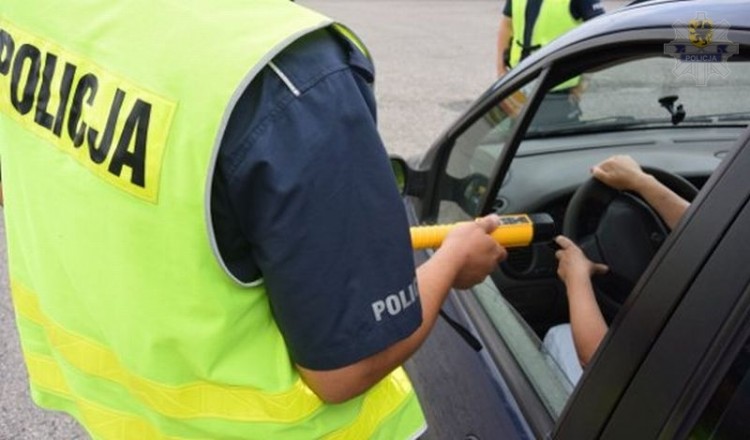 Kierowca fiata miał prawie 2 promile alkoholu.