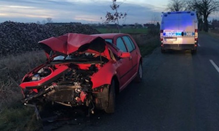 Malbork. W wyniku zderzenia osobówki z ciężarówką jedna osoba trafiła&#8230;