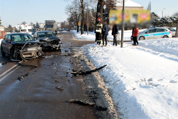 Tczew. Dwie osoby w szpitalu po zderzeniu osobówek.