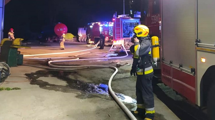 Pożar garażu z butlami z tlenem – raport sztumskich służb mundurowych.