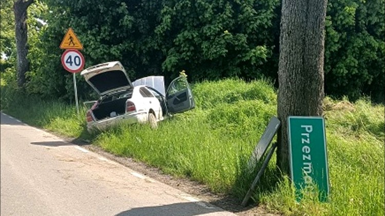 W wyniku dachowania kierowca trafił do szpitala - raport sztumskich służb&#8230;