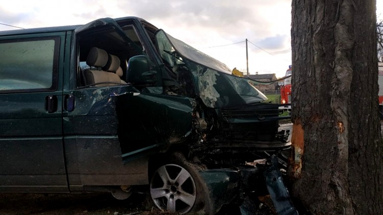 Pijany kierowca uderzył w drzewo – raport sztumskich służb mundurowych.