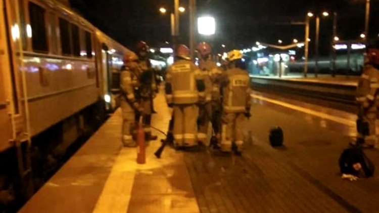 Pożar lokomotywy na stacji kolejowej – weekendowy raport malborskich służb mundurowych.