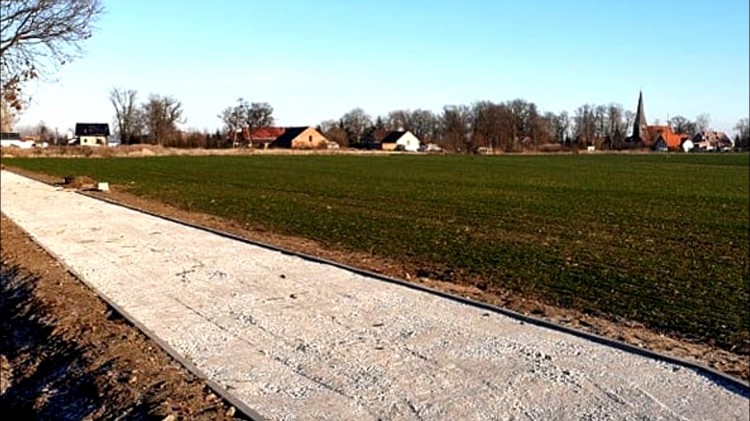 Gmina Miłoradz. W Kończewicach, Bystrzu i Starej Wiśle powstaje chodnik i ścieżka rowerowa.