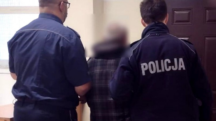 Malbork. Pobił mężczyznę i go okradł – wpadł za brak maseczki.