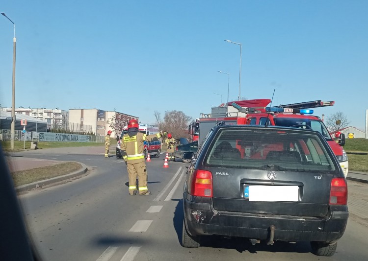 Dwie osoby w szpitalu po wypadku na skrzyżowaniu Kotarbińskiego i de…