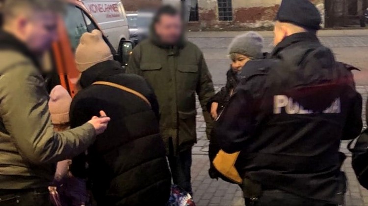 Malbork. Policjanci zaopiekowali się ukraińską rodziną.