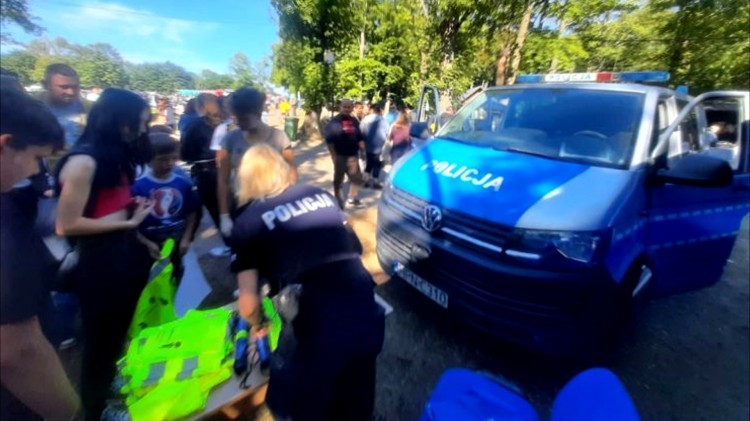 Policjanci na Dniach Ziemi Sztumskiej promowali swój zawód.