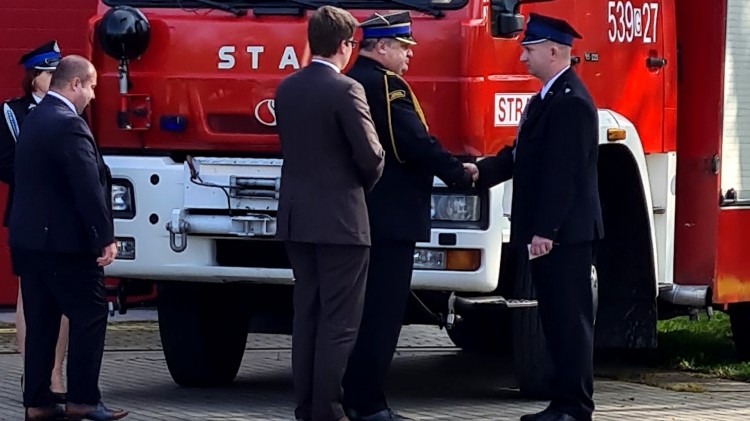 Stary Dzierzgoń. Strażacy-ochotnicy otrzymali samochód ratowniczo-gaśniczy.