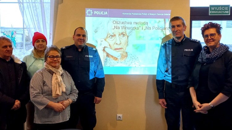 Powiat nowodworski. Seniorze nie daj się oszukać - policyjna debata społeczna.