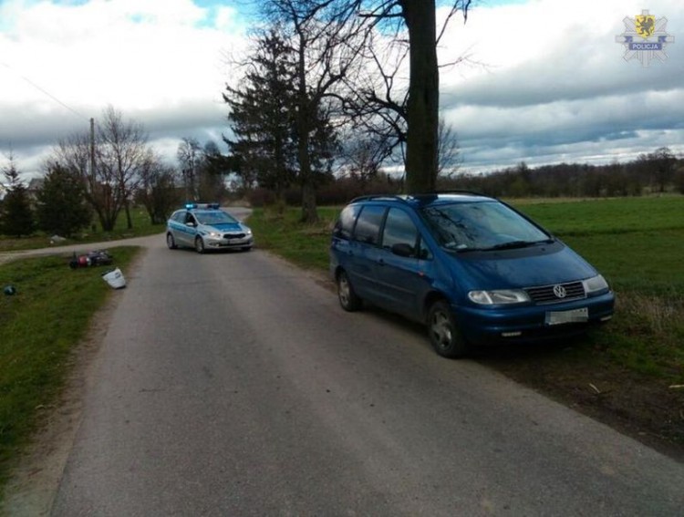 LIPIEC: 46-LETNI KIEROWCA SKUTERA CIĘŻKO RANNY PO ZDERZENIU Z VOLKSWAGENEM.…