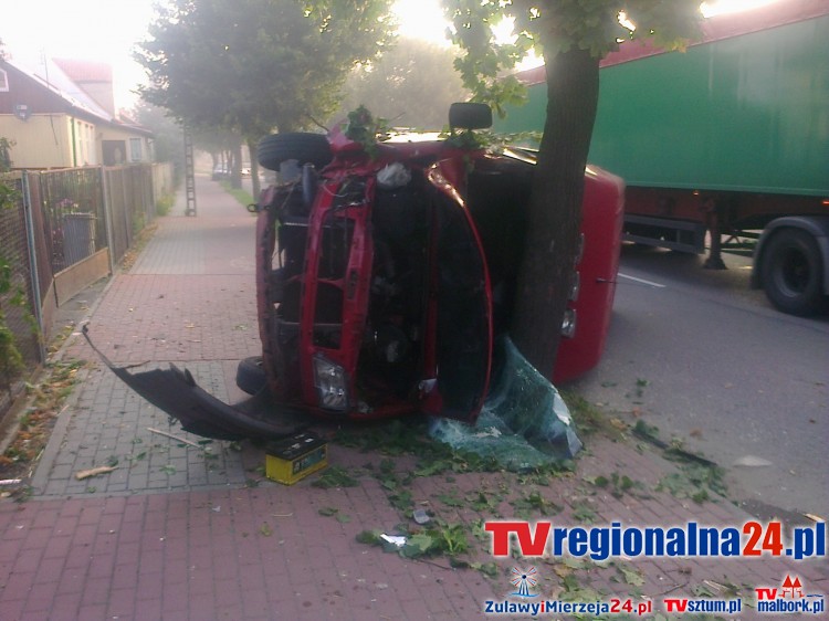 MERCEDES SPRINTER UDERZYŁ W PRZYDROŻNE DRZEWO PRZY UL. GDAŃSKIEJ W&#8230;