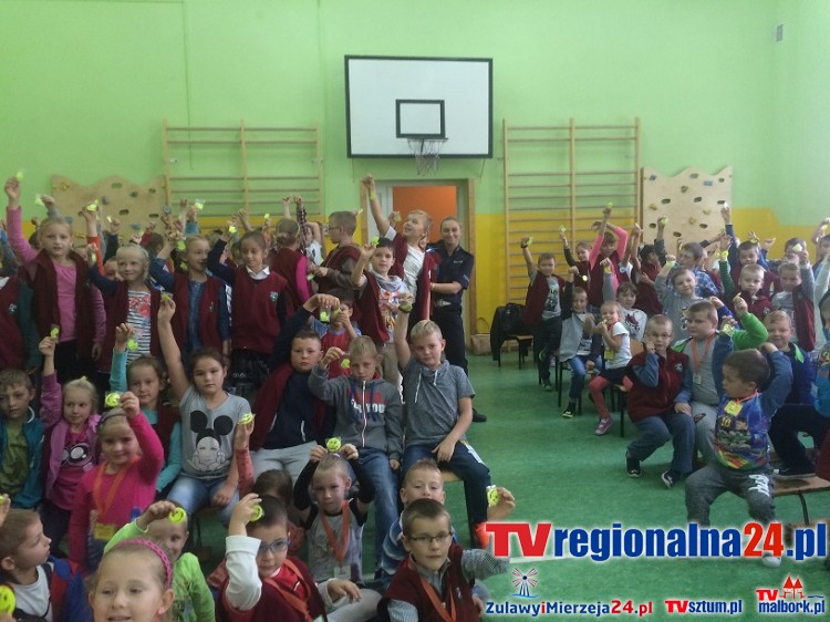 Policjanci z Malborka prowadzą akcję edukacyjną „Bezpieczna droga&#8230;