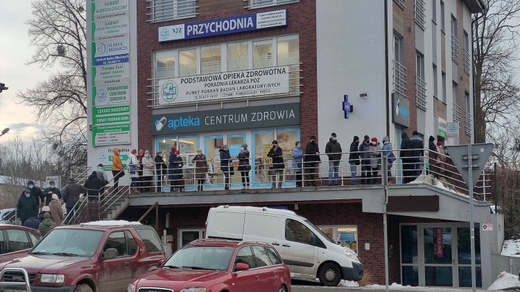 Malbork. Ruszyła rejestracja seniorów mających 70 i więcej lat na szczepienia przeciwko COVID-19. [wideo, zdjecia]