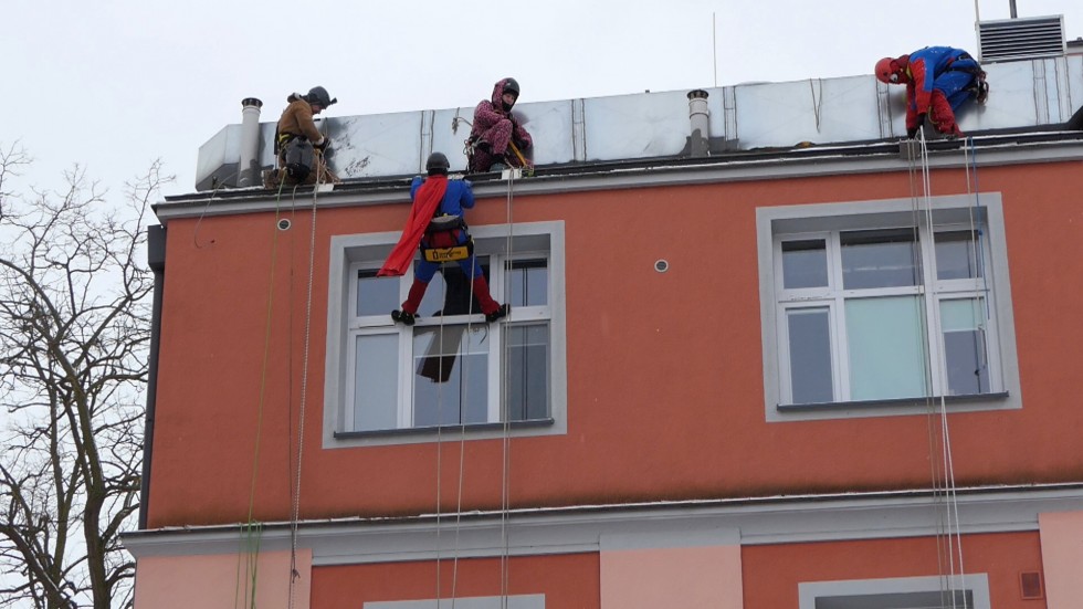 Za czerwone światło na przejeździe stracisz prawo jazdy na 3 miesiące! Rząd zaostrza przepisy