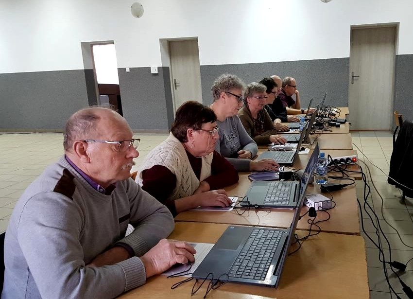 Gmina Miłoradz. Darmowe tablety dla seniorów. Weź udział w kursie kompetencji cyfrowych on-line.