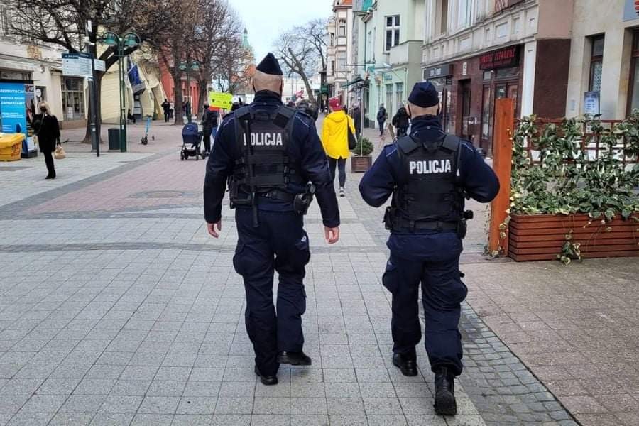 Pomorze. Ponad 1350 mandatów za brak maseczki.