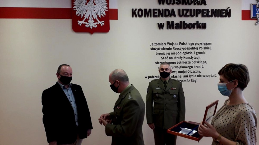 Malbork. Andrzej Panek odznaczony złotym medalem „Za Zasługi Dla Obronności Kraju”.