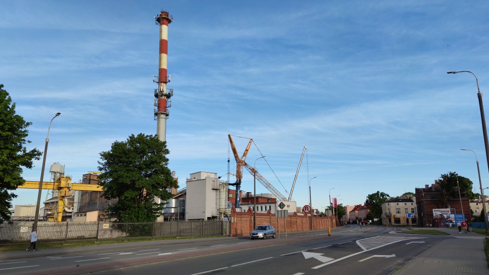 Malbork. Gigantyczny dźwig w centrum miasta. 60-milionowa inwestycja w cukrowni.
