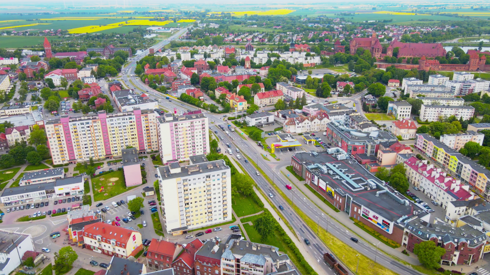Malbork. Gigantyczny dźwig w centrum miasta. 60-milionowa inwestycja w cukrowni.