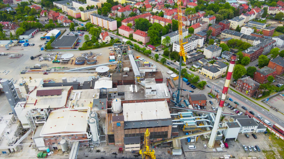 Malbork. Gigantyczny dźwig w centrum miasta. 60-milionowa inwestycja w cukrowni.