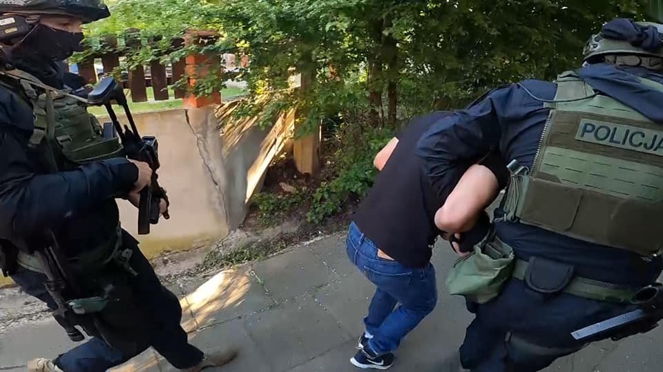 Poszukiwany za napaść na dziecko i kobietę w rękach policji.