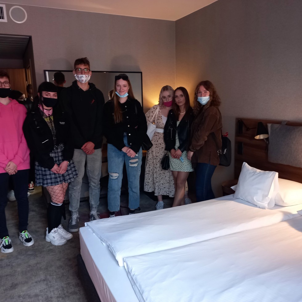 Malbork. Uczniowie ZSP3 z wizytą studyjną w hotelu.
