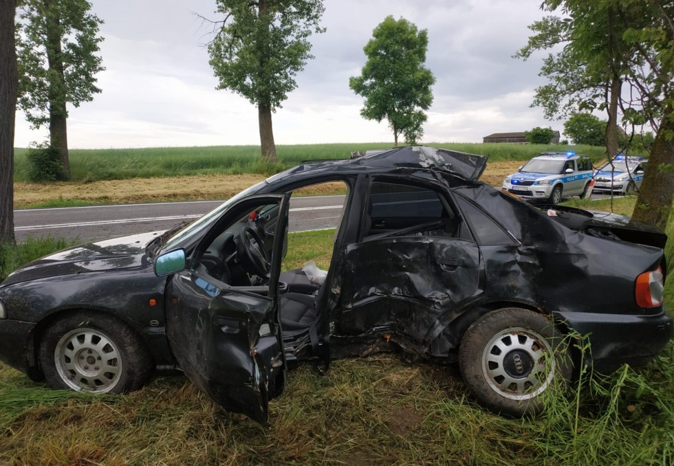 Stracił panowanie nad pojazdem i uderzył w drzewo - raport sztumskich służb mundurowych.