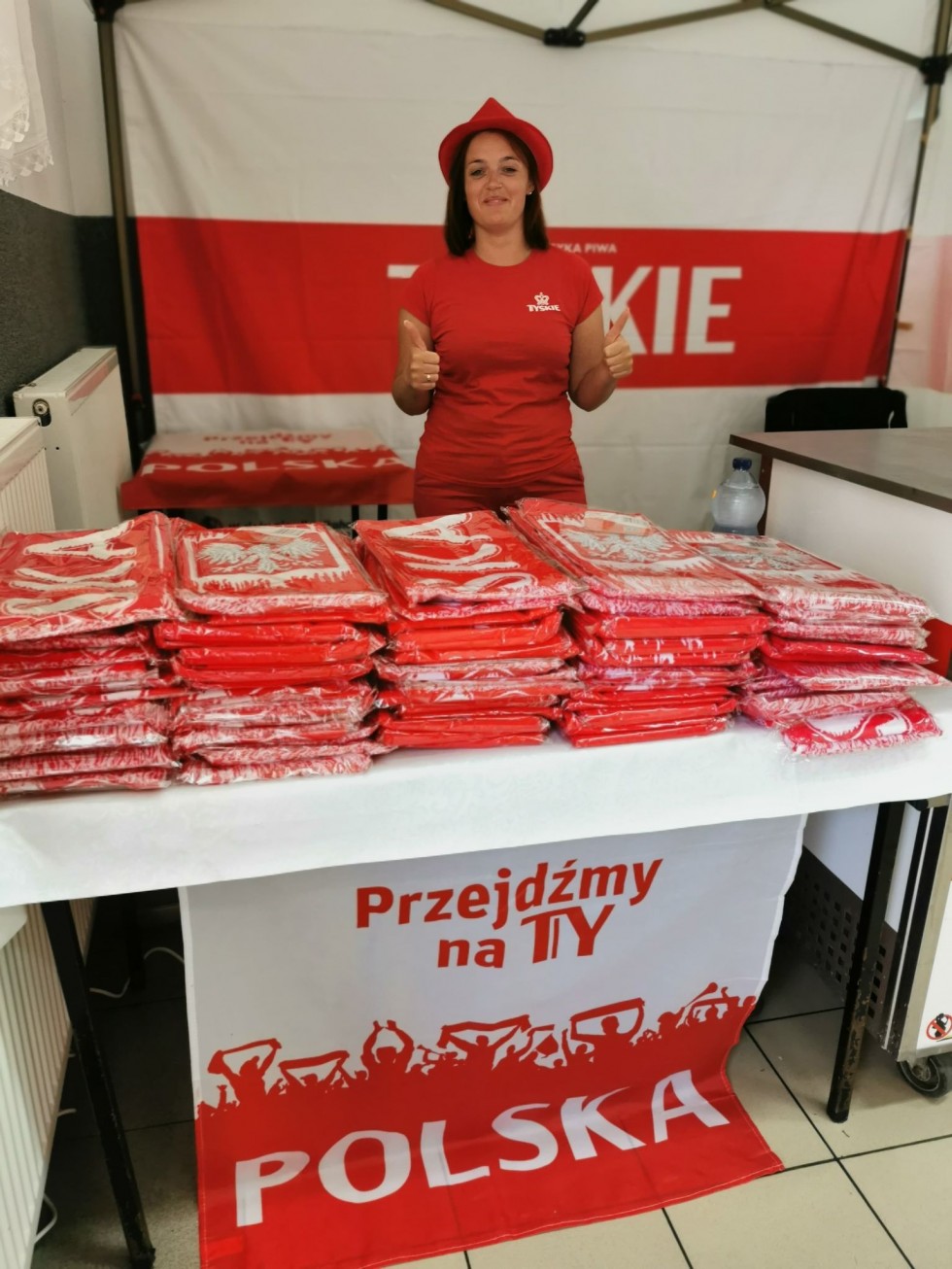 Miłoradz. Piknik kibica – mieszkańcy wspólnie przygotowywali się do meczu Polska-Słowacja.