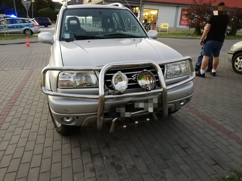Uderzył w przydrożne drzewo. Ranne dziecko przetransportowano LPR-em do szpitala - raport sztumskich służb mundurowych.