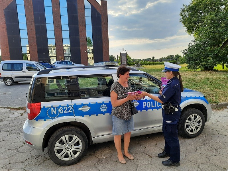Uderzył w przydrożne drzewo. Ranne dziecko przetransportowano LPR-em do szpitala - raport sztumskich służb mundurowych.