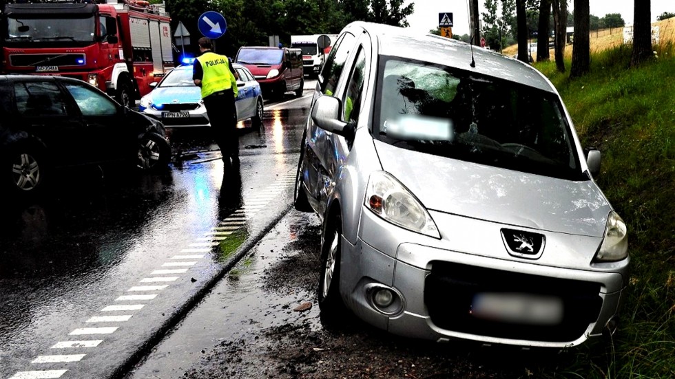 DK91. W zderzeniu kilku aut, dwie osoby trafiły do szpitala.
