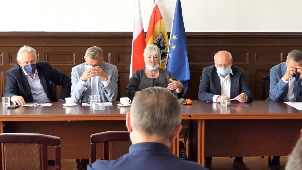 Malbork. Przyszłość Pomorza – konferencja prasowa posłów i senatorów KO.